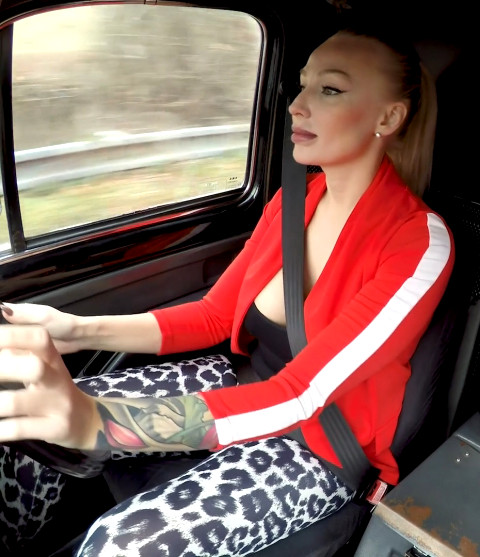 Busty Kayla Green Seduced A Taxi Passenger