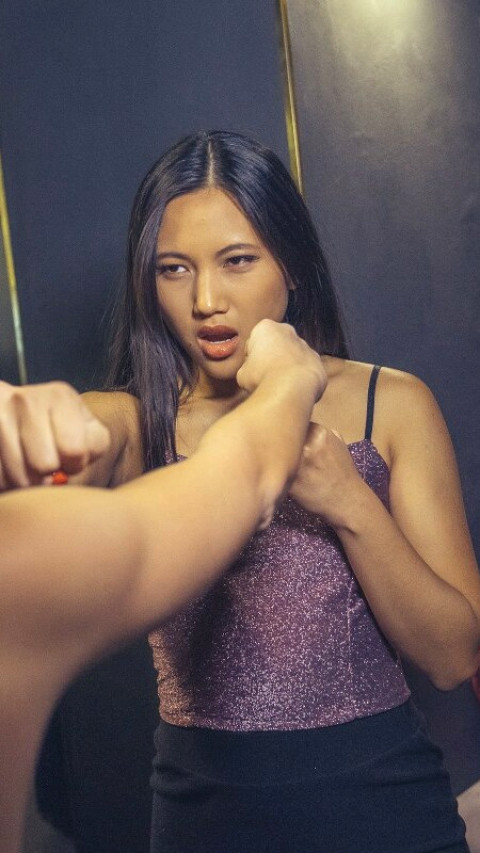 Alexis Crystal And May Thai Showed Hot Threesome