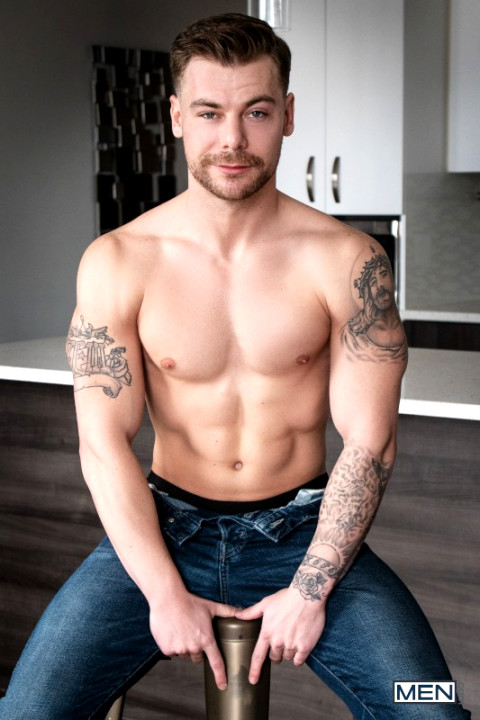 Tomas Decastro Slides His Huge Cock Inside Igor Romani's Tight Hole