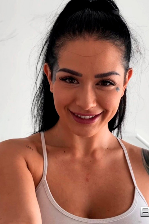 Brazzers - Katrina Jade Gets A Pervy Massage