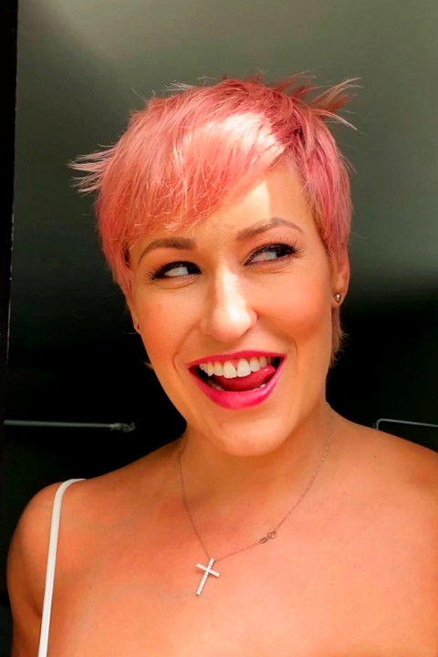 Ryan Keely Uses The Washing Machine