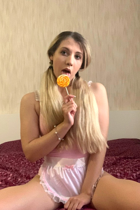 Coronavirus lockdown webcam show With Stefanie Moon