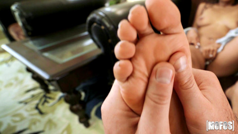 Jada Kai Peepin' on Petite Pervert