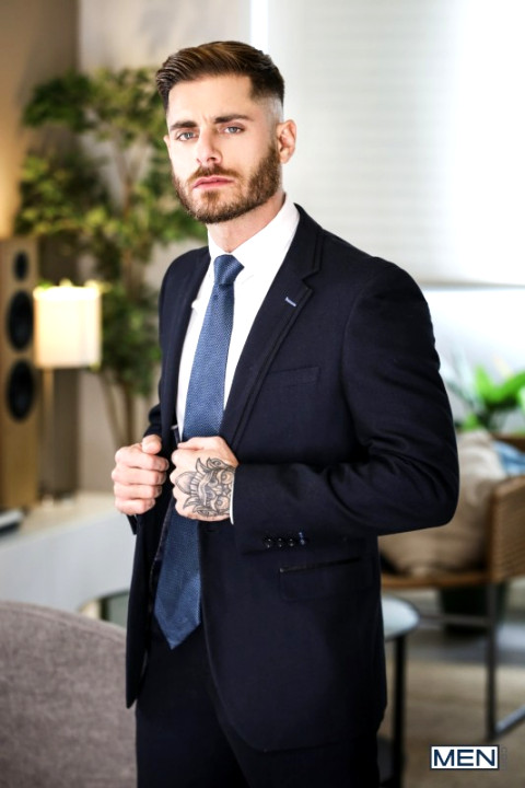 Men - Multit-Ass King with Manuel Reyes Santana