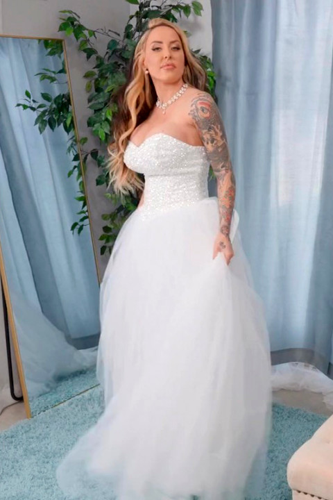 Brazzers - Say Yes To The Breast with Ariella Ferrera, Aviannah Elise