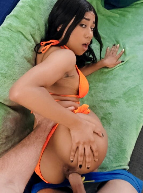 Teens Love Huge Cock - Poolsize Queen Amari Gold