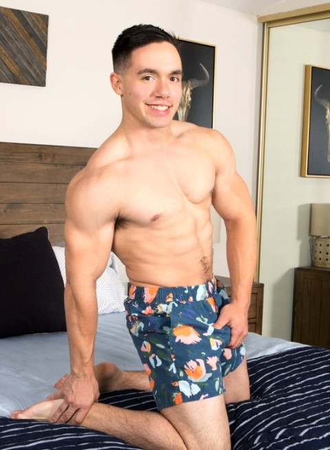 Hunk Montana Works Hands Bringing Himself To Orgasm