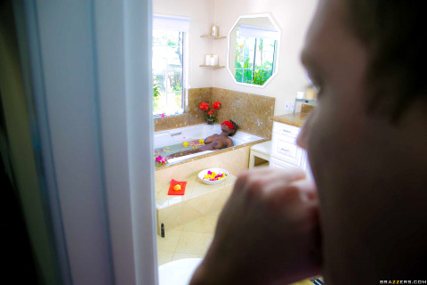 Brazzers - Osa Lovely Likes Taking Luxurious Bath