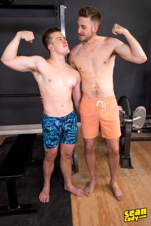 Clyde And Kurt Get Their Sweat On In The Gym