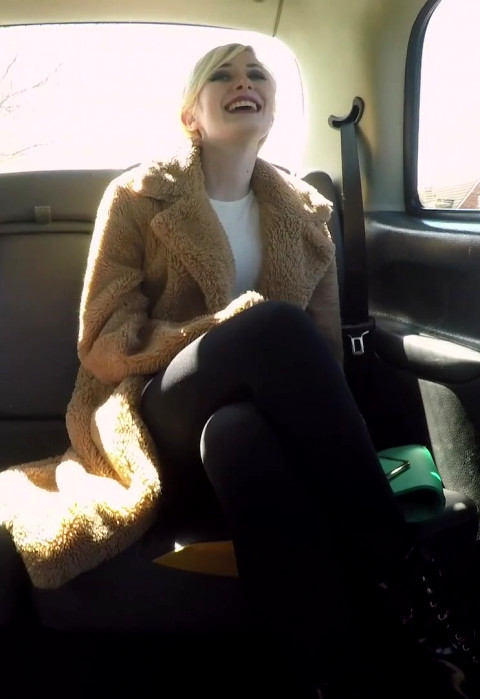 Faketaxi - Daisy Delicious Receives A Student Discount From Taxi Driver
