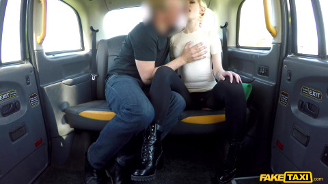 Faketaxi - Daisy Delicious Receives A Student Discount From Taxi Driver