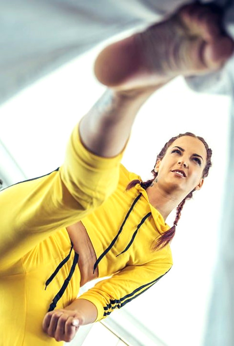 Fakehub Original - Lien Parker Loves Exercising At The Gym