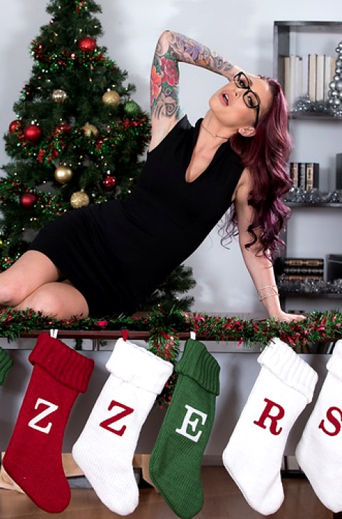 Cutie Monique Alexander Celebrated Christmas On Table