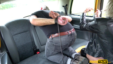 Fakehub - Domme Luna Toxxxic Rode His Dick Till She Squirted